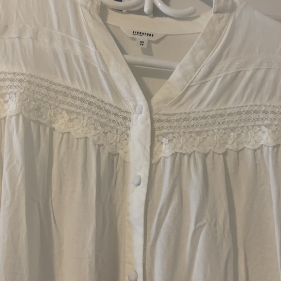 2 blouses - Picture 5 of 5